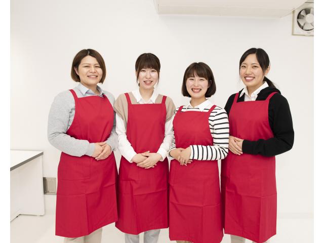 先輩スタッフがしっかり指導します♪